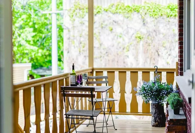 Hostelli L'auberge Du Qg