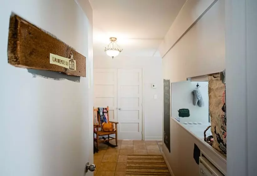 Hostelli L'auberge Du Qg