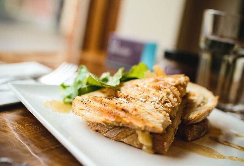 فندق فئة نجمة واحدة L'auberge Du Qg