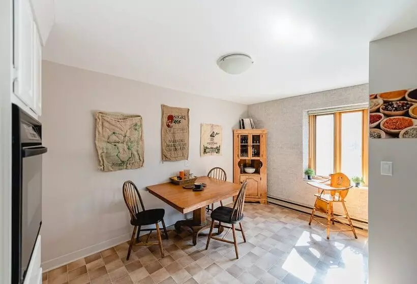 Hostelli L'auberge Du Qg