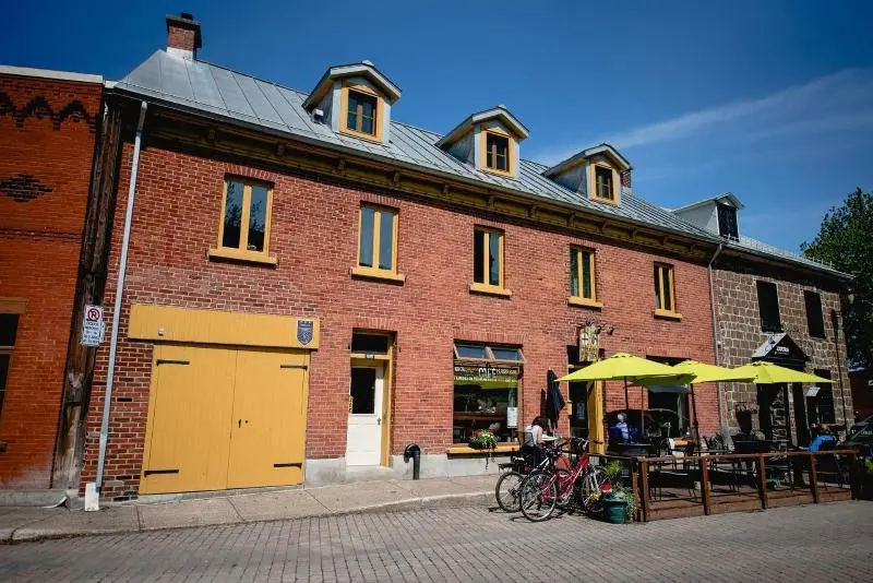 Hostelli L'auberge Du Qg