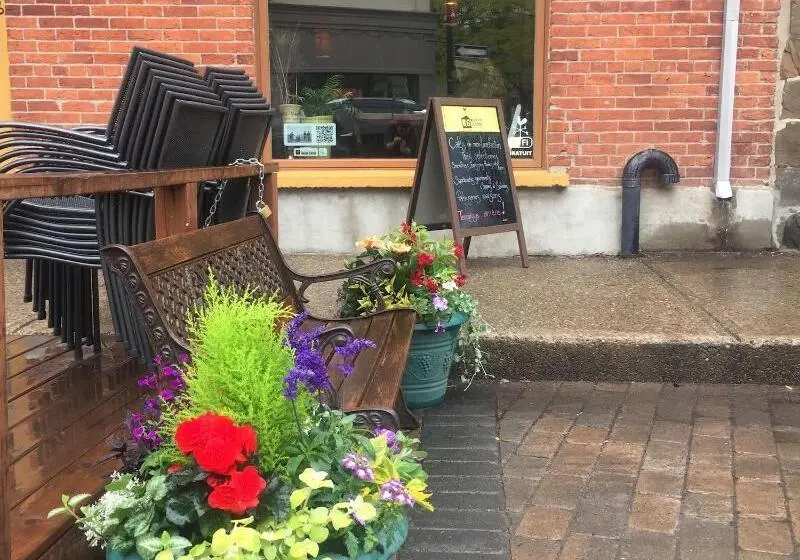 Hostelli L'auberge Du Qg