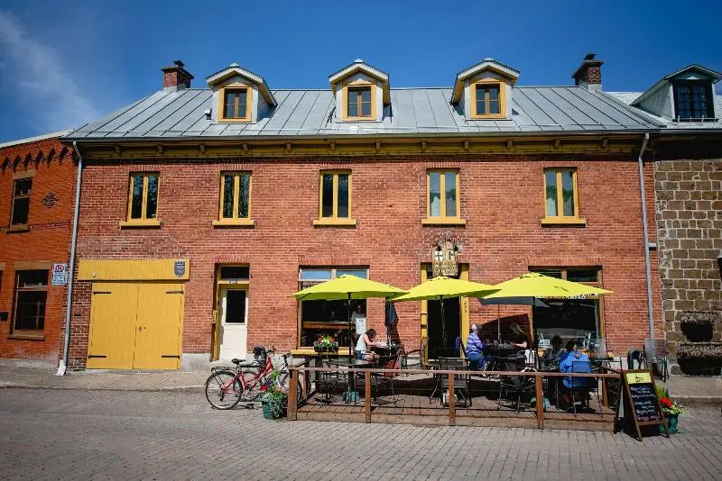 Hostelli L'auberge Du Qg