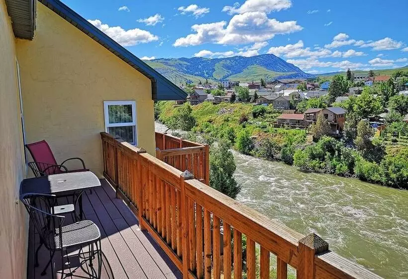 モーテル Yellowstone Riverside Cottages