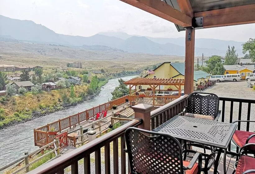 モーテル Yellowstone Riverside Cottages