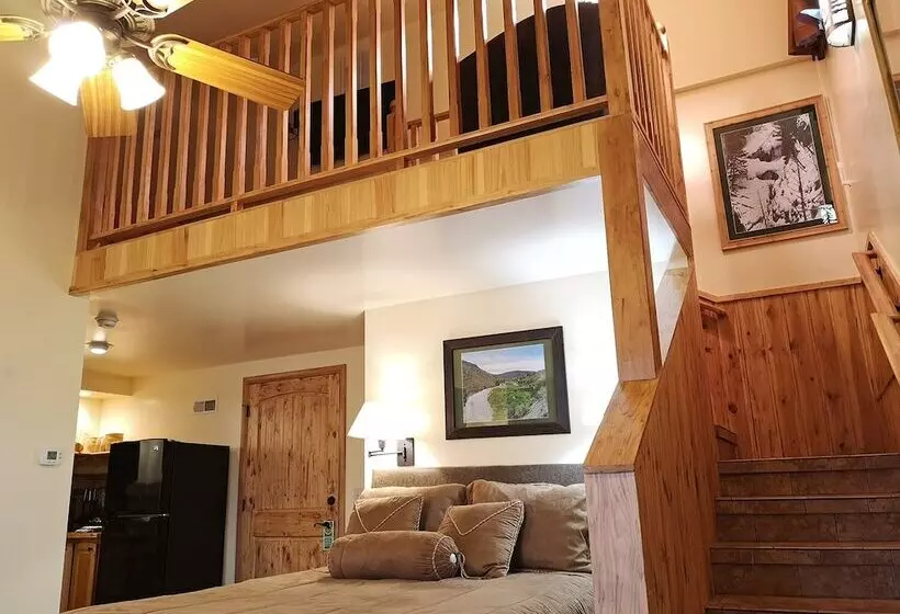 モーテル Yellowstone Riverside Cottages