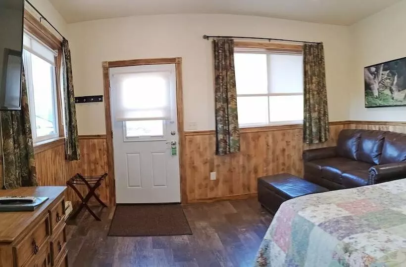 モーテル Yellowstone Riverside Cottages