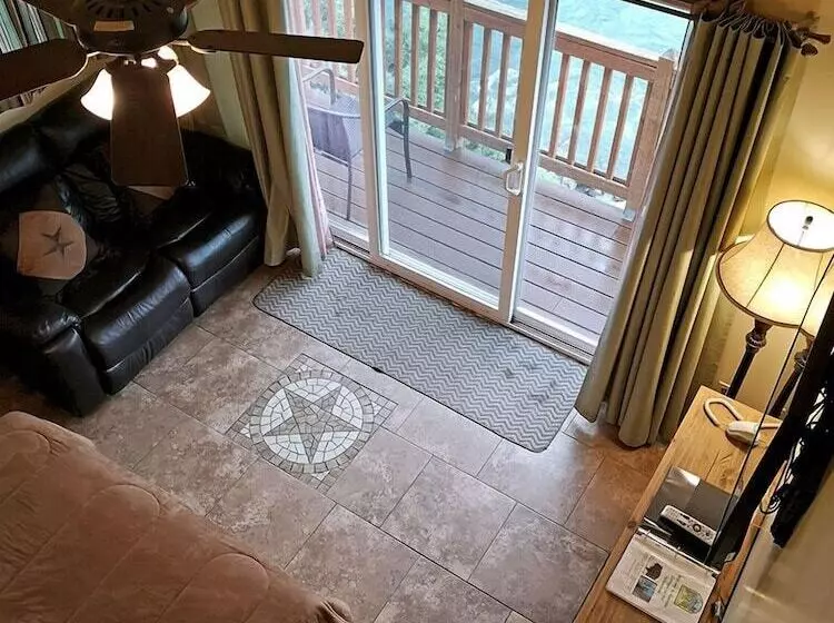 モーテル Yellowstone Riverside Cottages