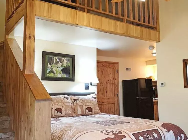 モーテル Yellowstone Riverside Cottages