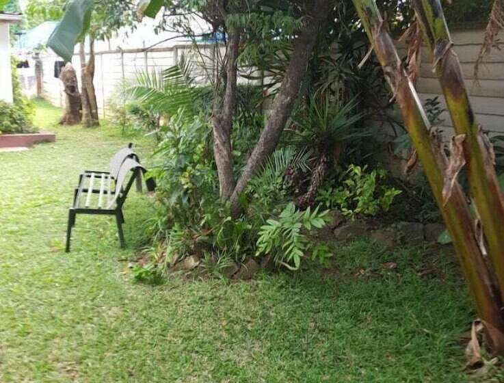 پانسیون Intercom Lodge