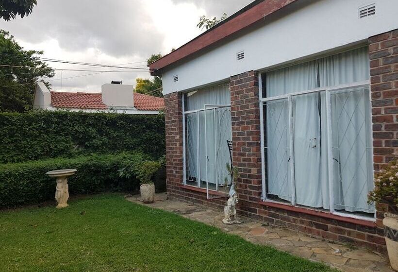 پانسیون Intercom Lodge