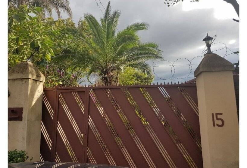 پانسیون Intercom Lodge