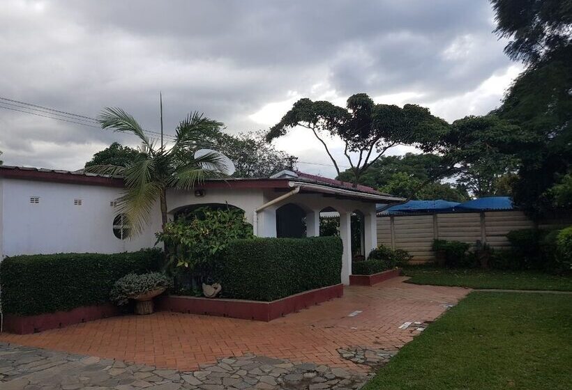 پانسیون Intercom Lodge