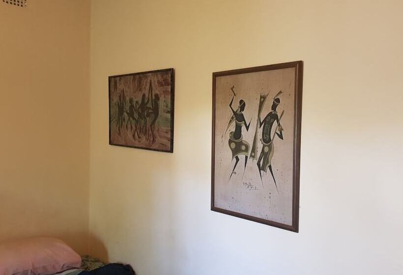 پانسیون Intercom Lodge