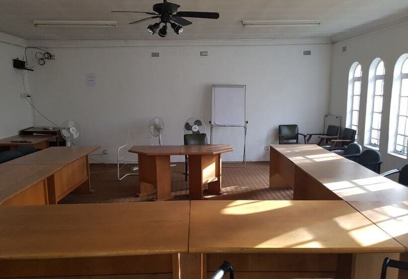 پانسیون Intercom Lodge