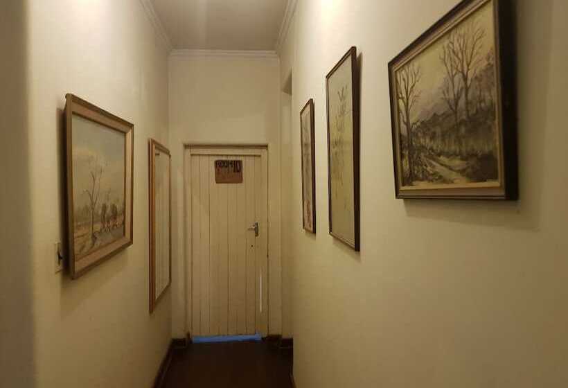 پانسیون Intercom Lodge