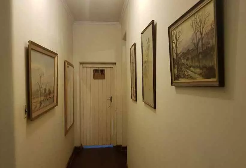 پانسیون Intercom Lodge