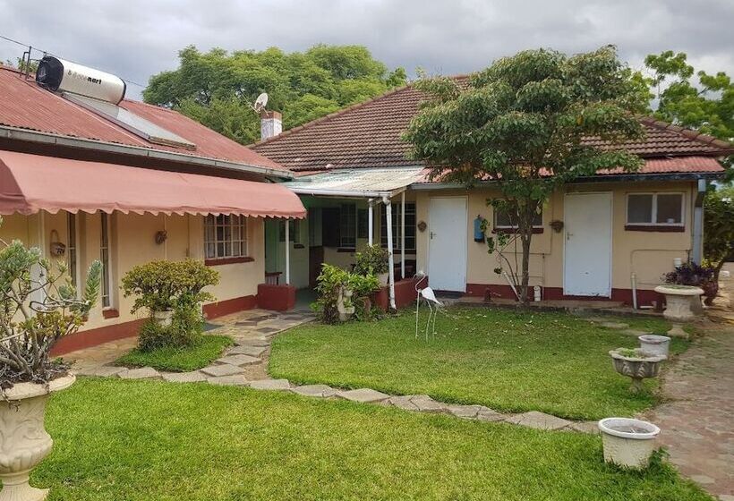 پانسیون Intercom Lodge