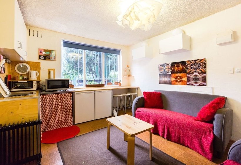 The Reid Simple Artsy Studio By Rose St Markets