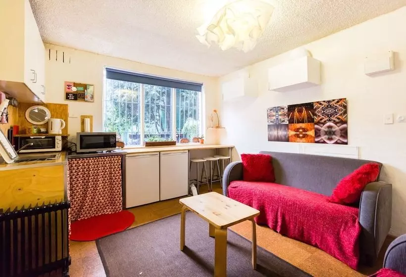 The Reid   Simple Artsy Studio By Rose St Markets