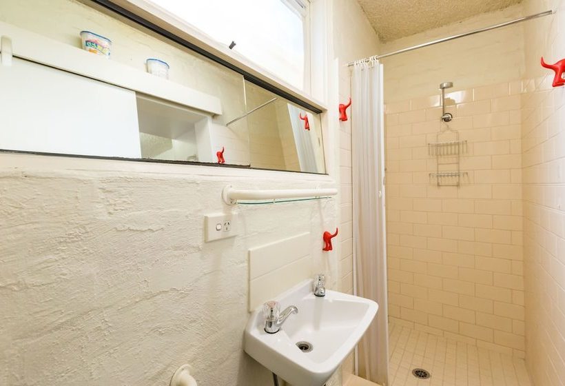 The Reid Simple Artsy Studio By Rose St Markets