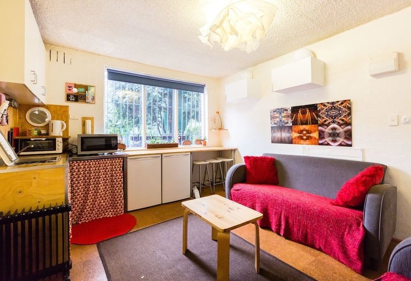 The Reid Simple Artsy Studio By Rose St Markets