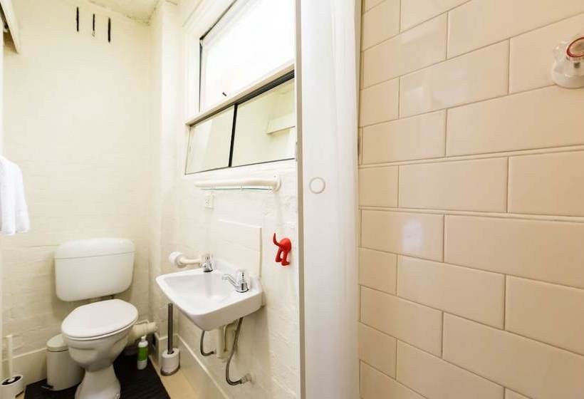 The Reid Simple Artsy Studio By Rose St Markets