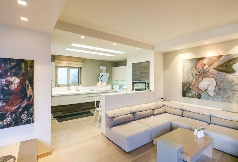 Spectacular Modern Art Villa With Private Pool