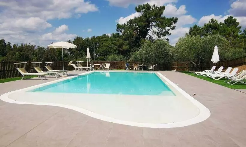 Hotelli Agriturismo Cascina Cipressa