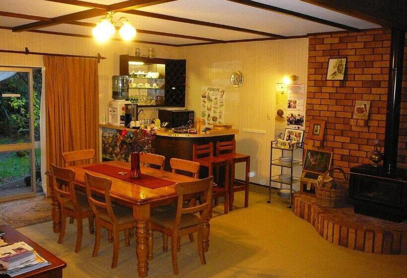 בית מלון כפרי Mount Tutu Eco Sanctuary