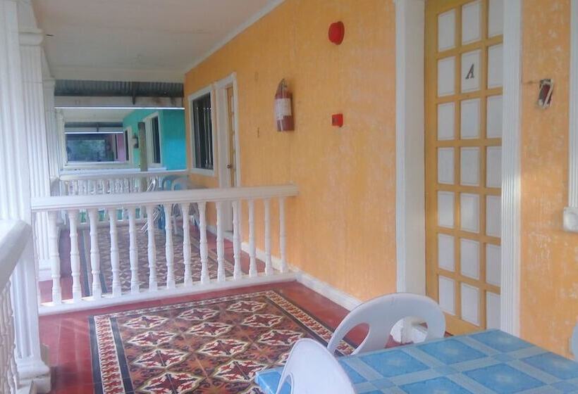 בית מלון כפרי Roligon Resort