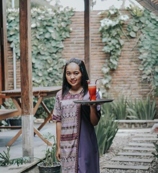 هتل Cempaka Borobudur Guest House