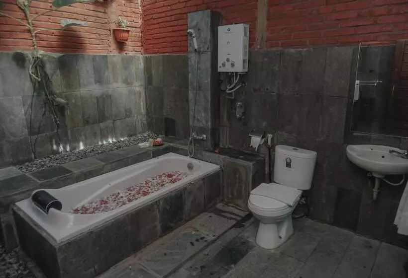 هتل Cempaka Borobudur Guest House