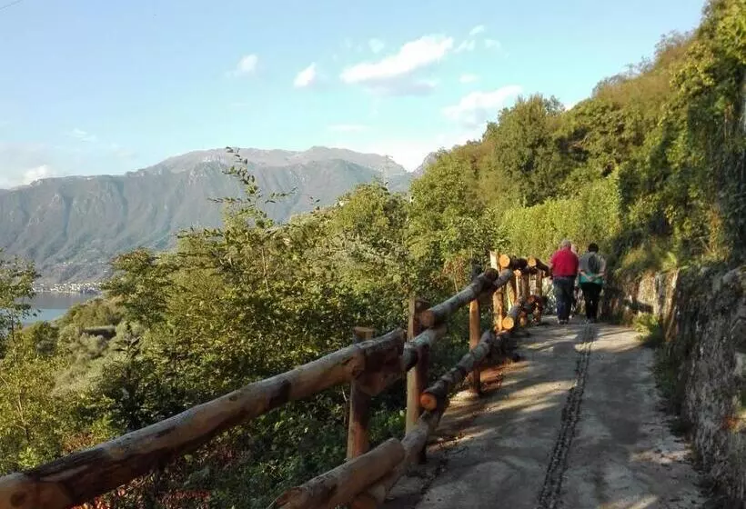 ホテル Agriturismo Cascina Lert