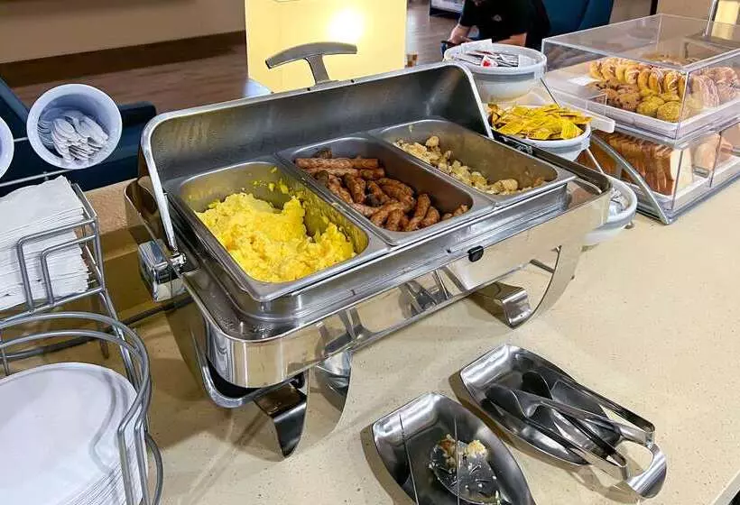 Отель Comfort Inn & Suites Surprise Near Sun City West