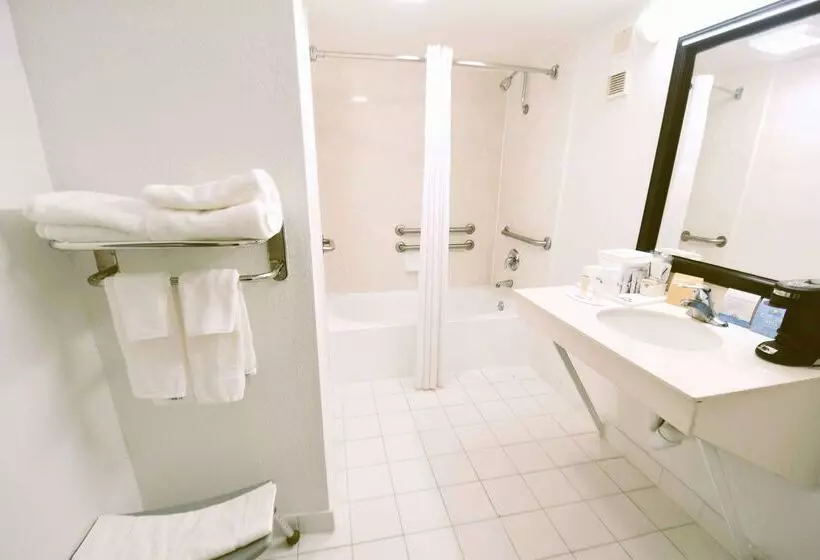 Hotelli Days Inn By Wyndham Stuart