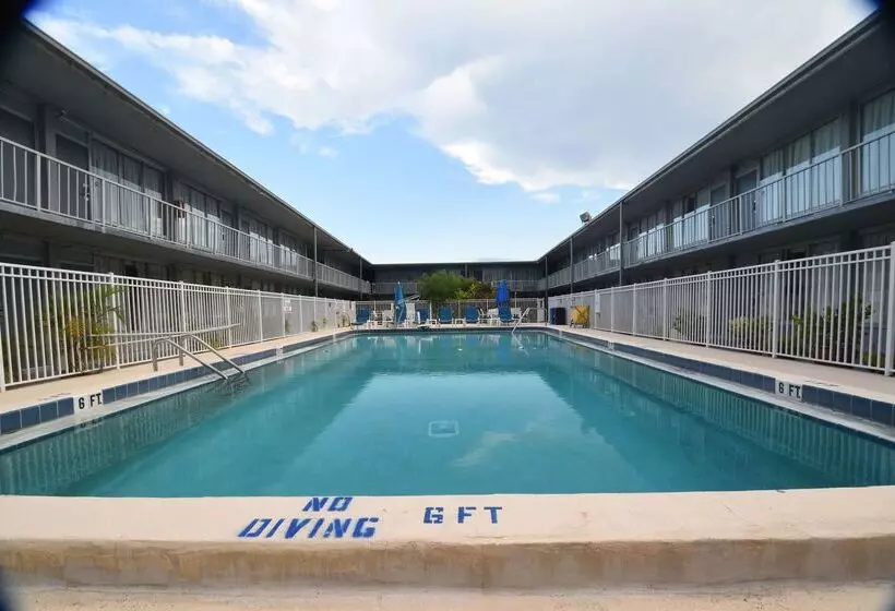 Hotelli Days Inn By Wyndham Stuart