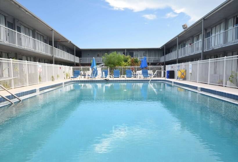 ホテル Days Inn By Wyndham Stuart