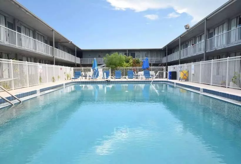 Hotelli Days Inn By Wyndham Stuart