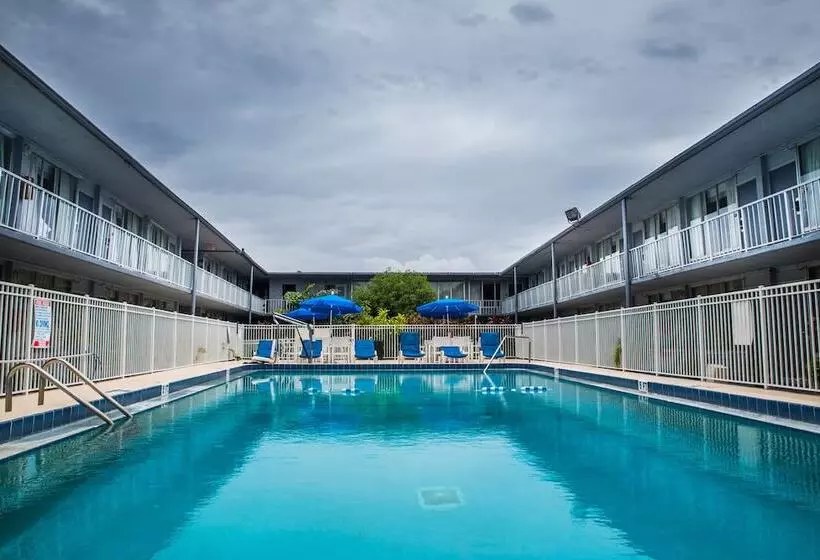 Hotelli Days Inn By Wyndham Stuart