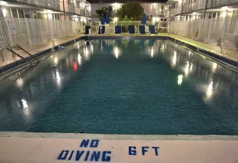 Hotelli Days Inn By Wyndham Stuart