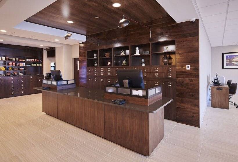 فندق Four Points By Sheraton Clevelandeastlake