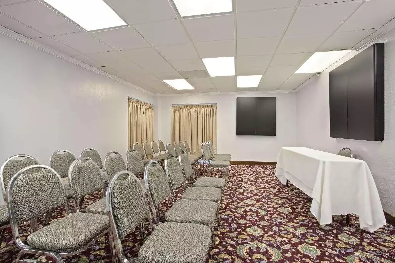 هتل Oasis Bay Suites, Tampa, Busch Gardens, Usf