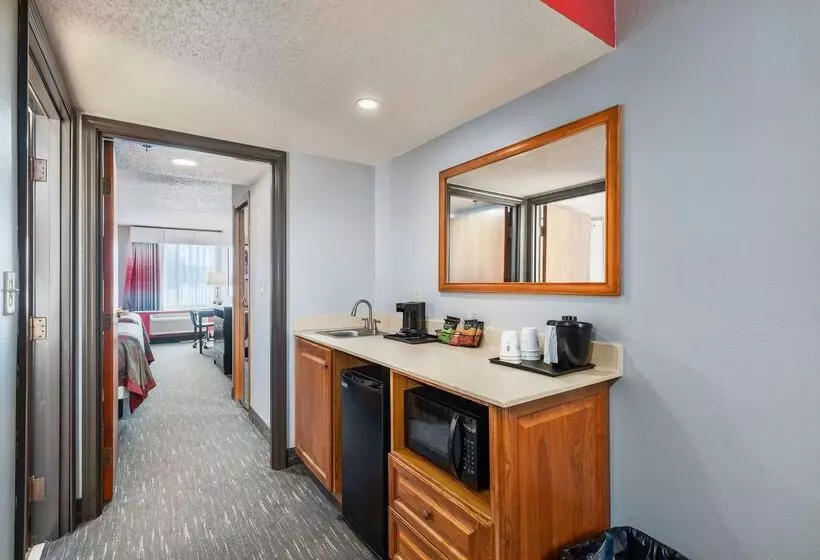 هتل Ramada By Wyndham Sioux Falls Airport   Waterpark Resort & Event Center