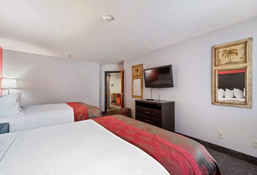 هتل Ramada By Wyndham Sioux Falls Airport   Waterpark Resort & Event Center