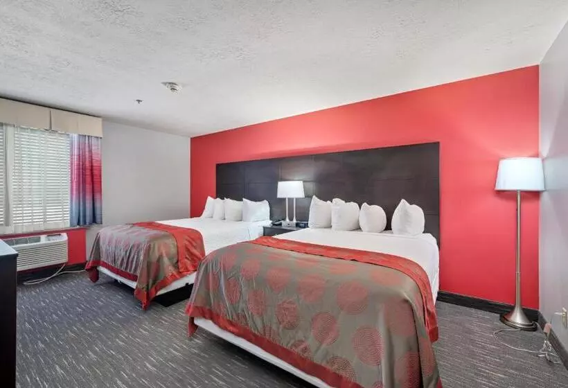 هتل Ramada By Wyndham Sioux Falls Airport   Waterpark Resort & Event Center