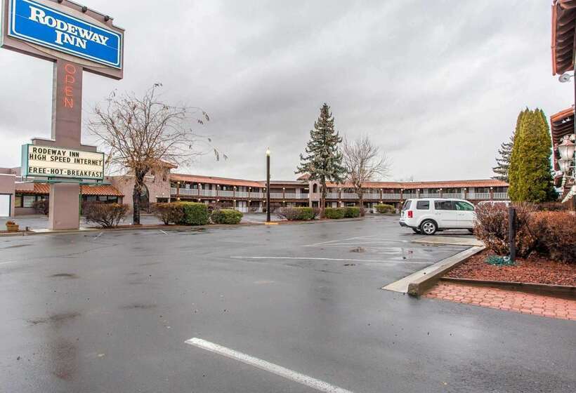 فندق Rodeway Inn