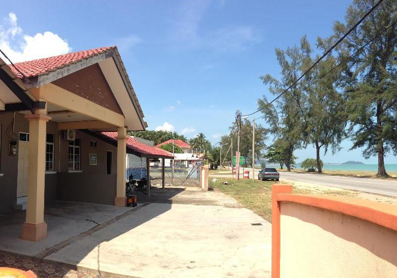 فندق Anggun Beach Guest House