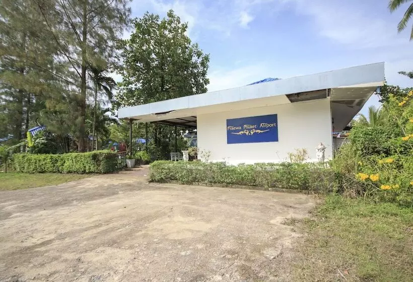Hotelli Capital O75345 Praewa Villas Naiyang Phuket