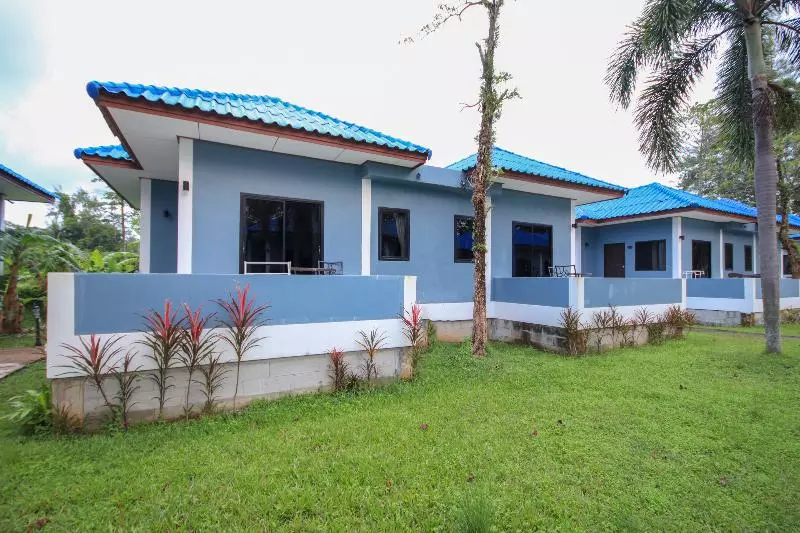 Hotelli Capital O75345 Praewa Villas Naiyang Phuket